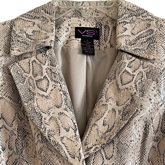 Vintage VS2 by Vakko tan & black animal printed leather jacket with belt - Picture 8 of 13